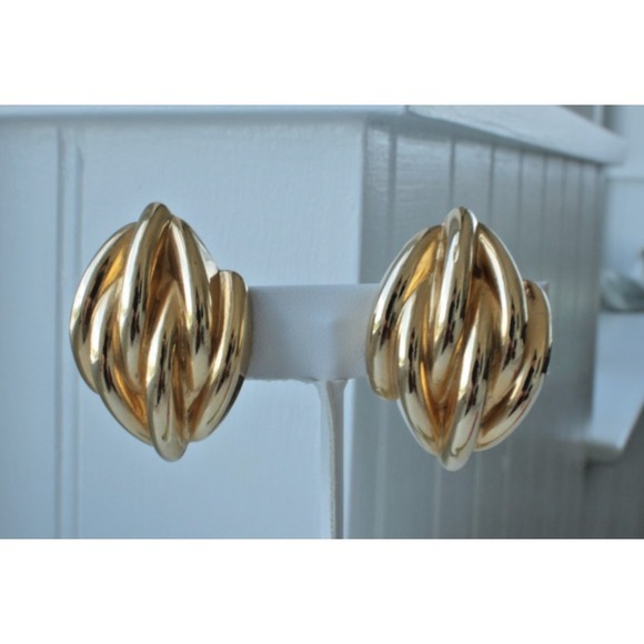 F.O. Inc. Clip On Gold Tone Fashion Earrings Chuncky Woven Vintage WOW - Picture 1 of 5